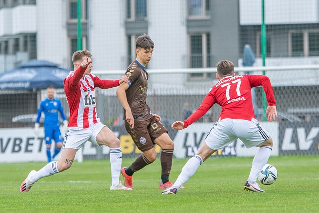 按照世界杯抽签规则，阿根廷和西班牙在决赛之前不会相遇